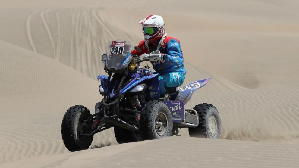 Gritó campeón en el Dakar que se desarrolla en Perú