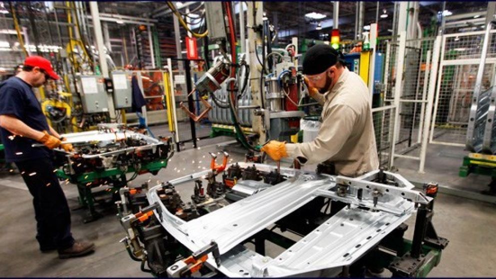 La industria automotriz registró una caída de 18,6%, indicó la UIA