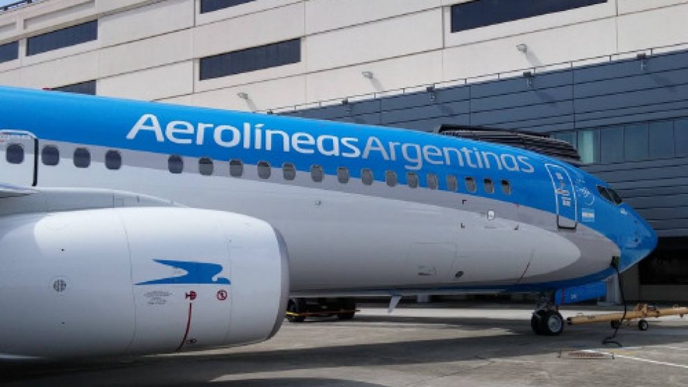 Pilotos paralizarán vuelos en todo el país