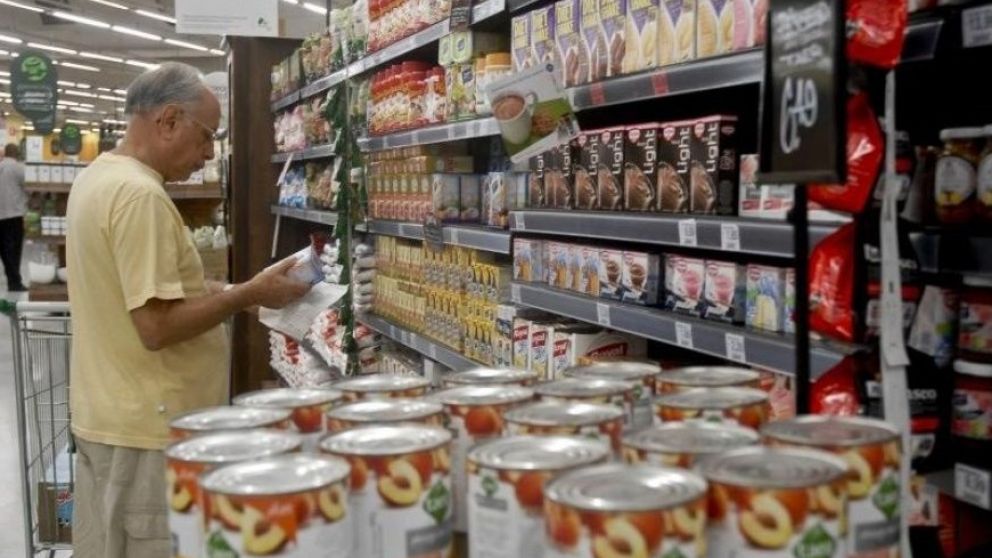 Según el estudio, la expectativa de inflación bajó este mes para la población de ingresos bajos y altos