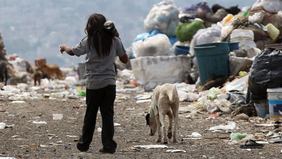 Hay 2,2 millones más de pobres que hace un año