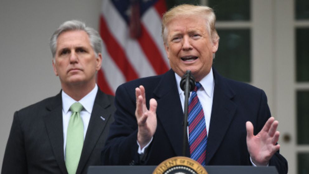 Trump no cede en la pulseada por los fondos