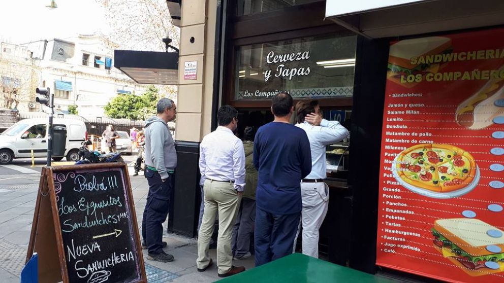 Cierra el histórico bar Los Compañeros