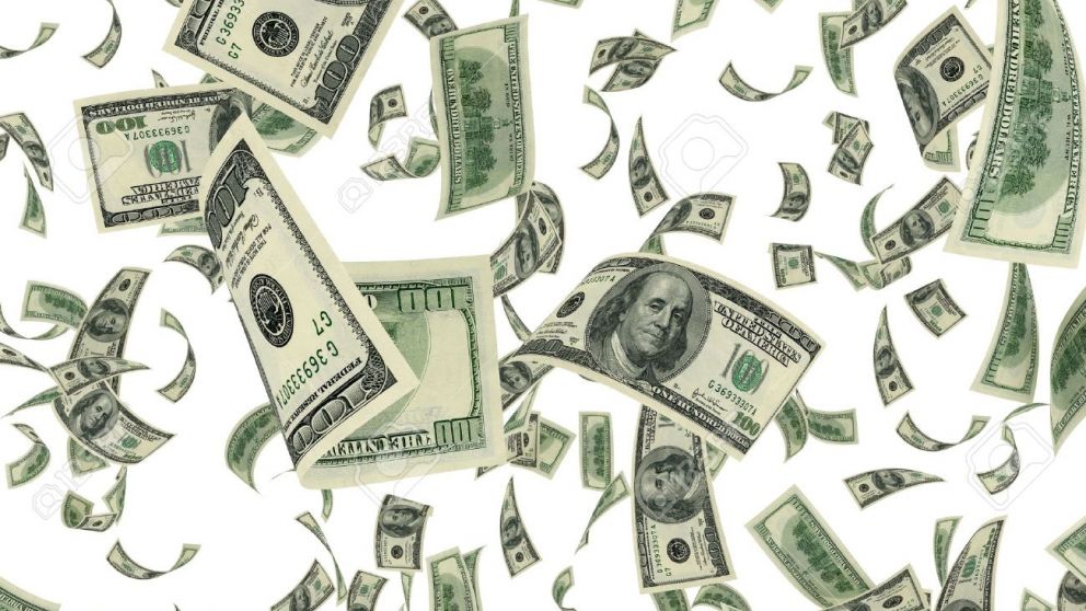 Con calma, el dólar baja y se mantiene lejos del piso de la banda