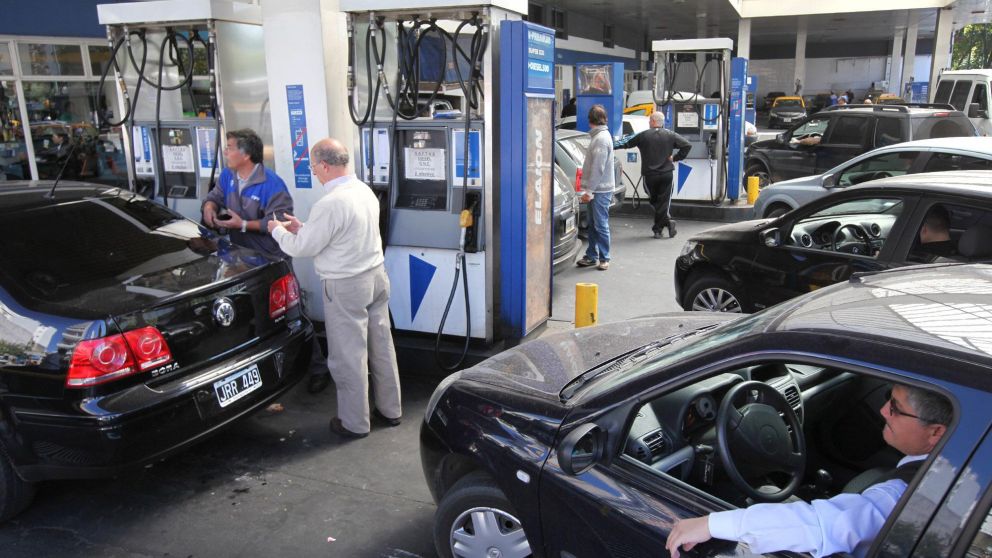 YPF bajó el precio de sus combustibles hasta 3,2%