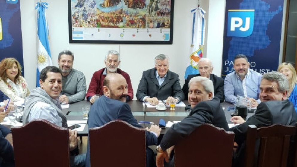 Gioja agranda una mesa partidaria que todavía luce incompleta