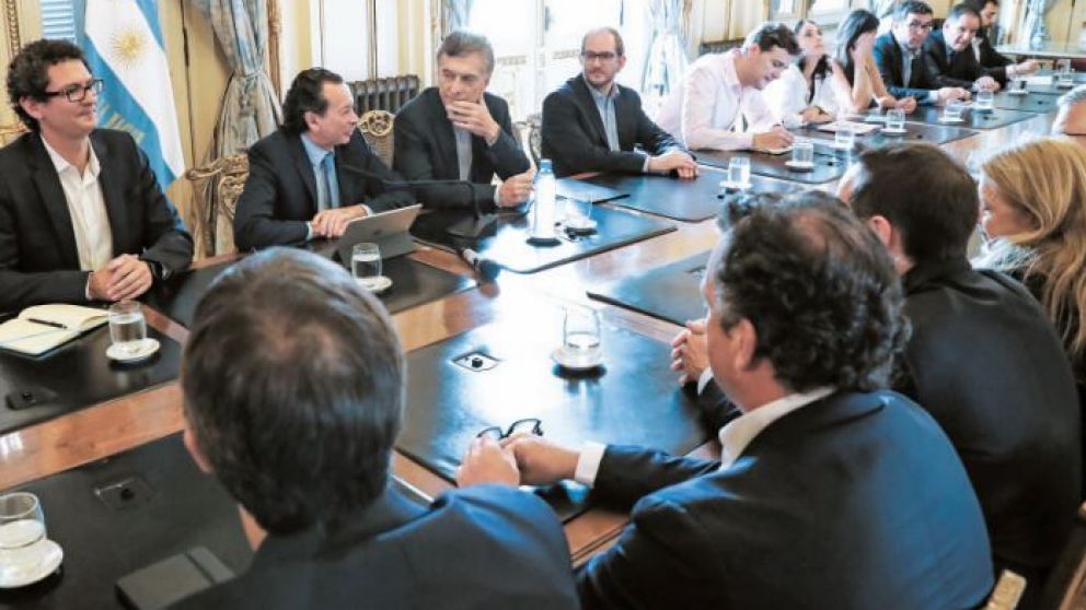 Argentina, ante la disyuntiva de barajar y dar de nuevo o seguir en recesi�n
