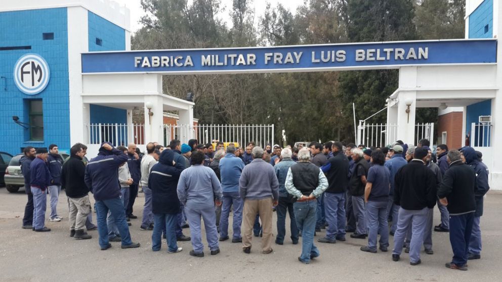 Afirman que en los últimos tres años Fabricaciones Militares desvinculó a más del 50% de sus trabajadores