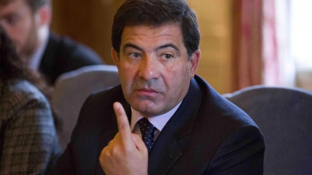 Procesaron a Echegaray por beneficiar a operadoras de cable