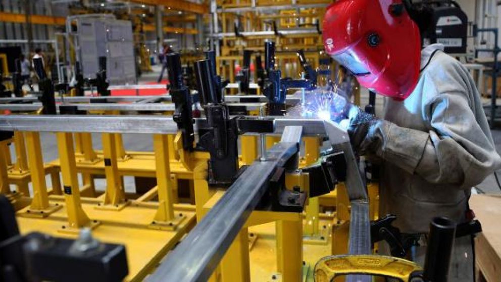 La actividad económica retrocedió por séptimo mes consecutivo
