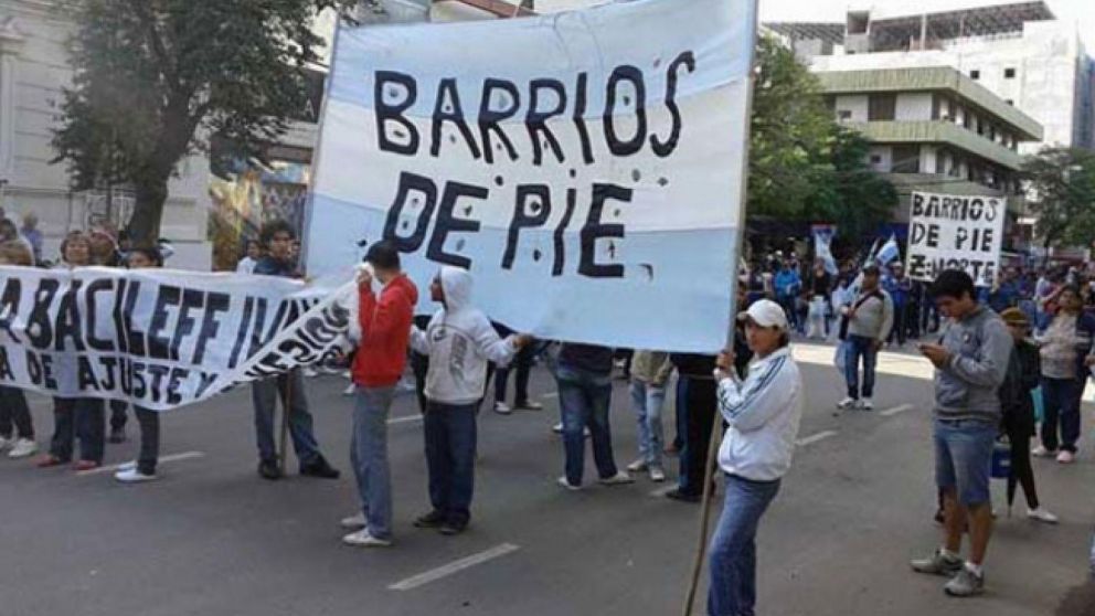 Barrios de Pie se moviliza a supermercados para pedir alimentos