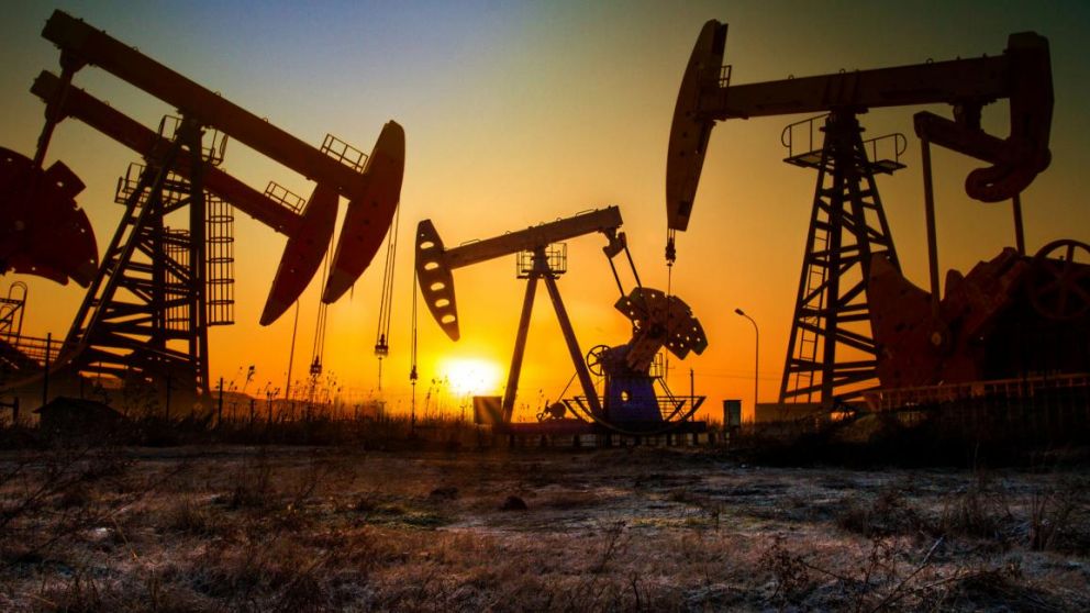 Suben las retenciones al petróleo convencional en Argentina tras el salto del Brent a más de USD 100