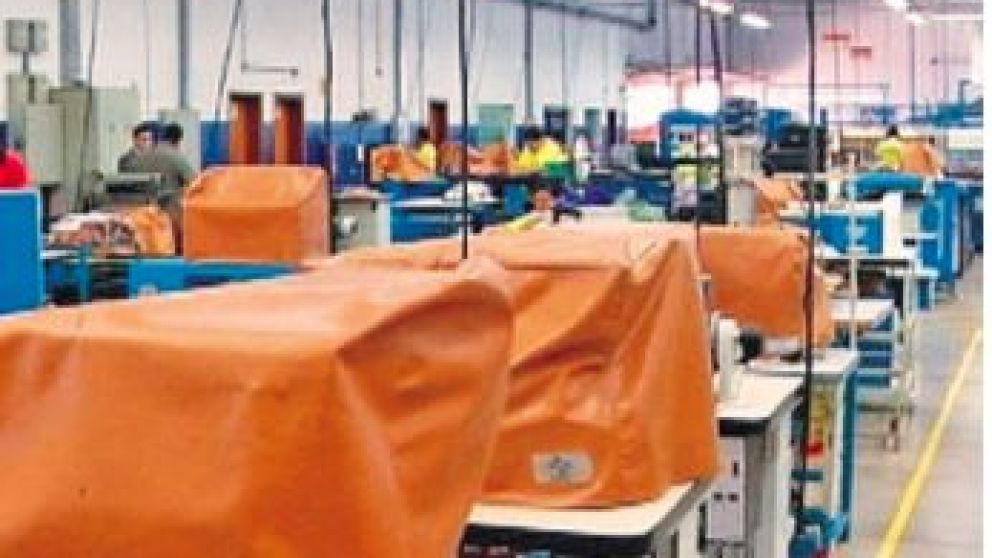 Fábricas que tuvieron que recortar turnos y trabajadores en la calle, postales repetidas durante el 2018