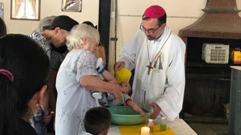 Obispo de Villas designado por Francisco celebró bautismos en la previa a Nochebuena