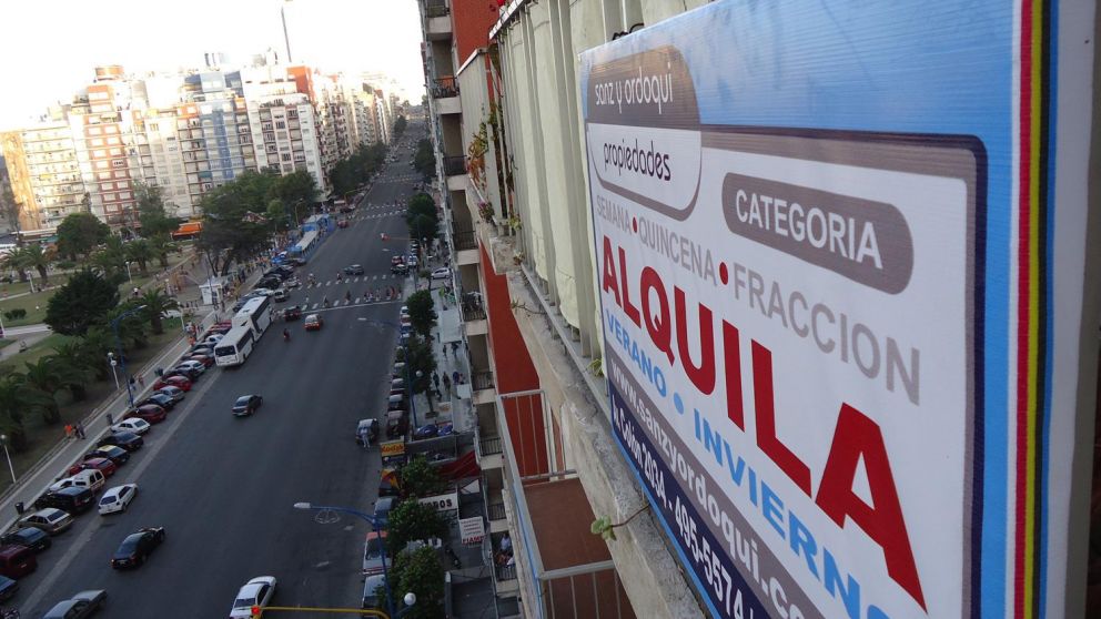 Vuelven los que vacacionaban en el exterior y este verano se extienden los períodos de alquiler