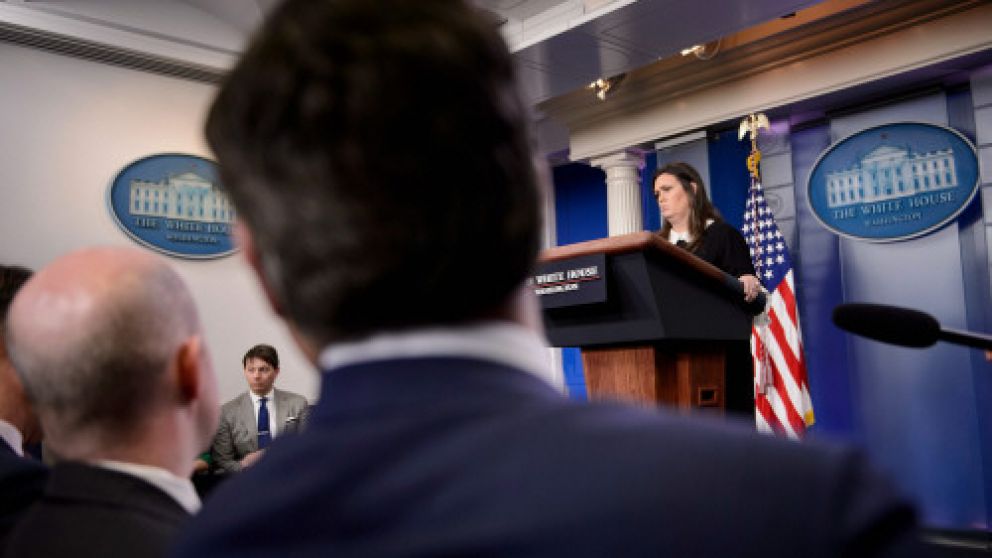 La vocera Sarah Sanders se encargó de transmitir la posición en conferencia de prensa