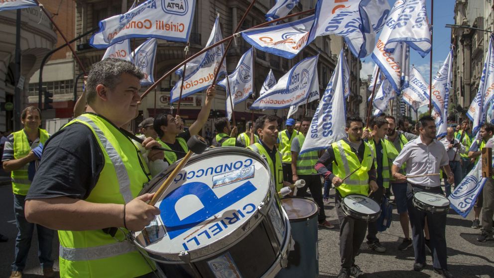 Pilotos lograron que se suspenda la contratación de extranjeros
