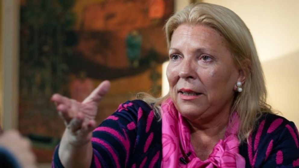 Carrió se queda sin fueros ante una demanda civil
