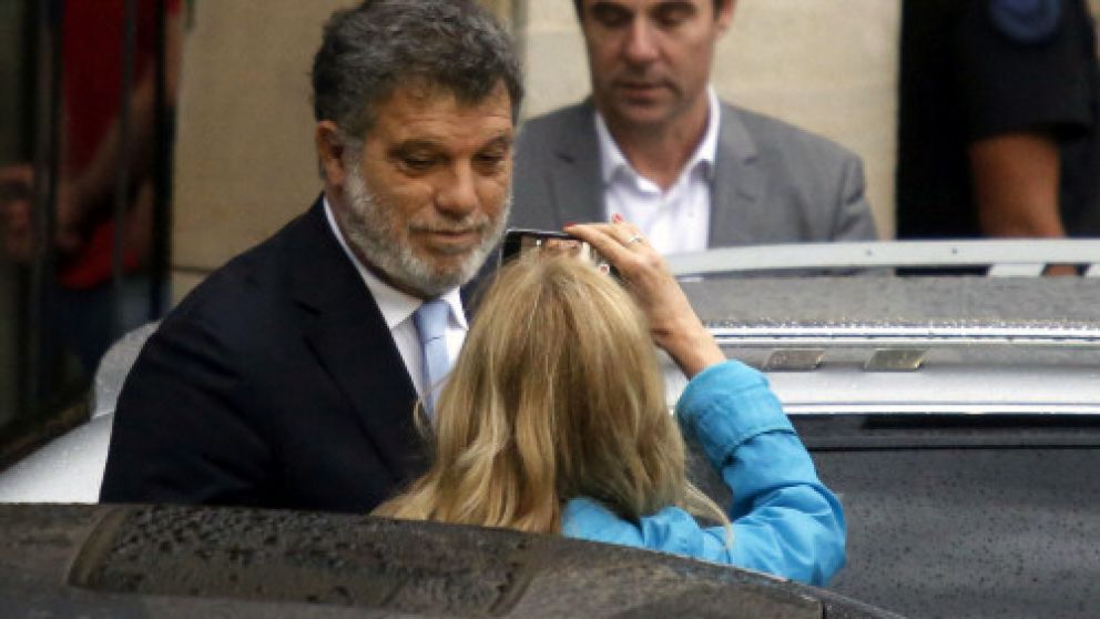 �Preguntenl� a �l�, dijo consultado sobre si su padre pag� coimas