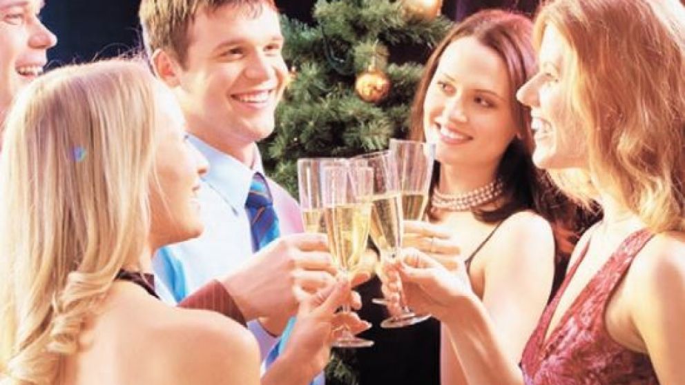 Muchos hoteles combinan cenas con espectáculos y baile