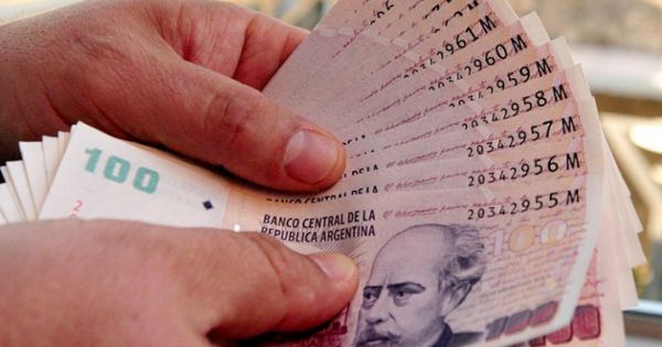 Peso argentino se consolida como la segunda moneda más fuerte en LATAM