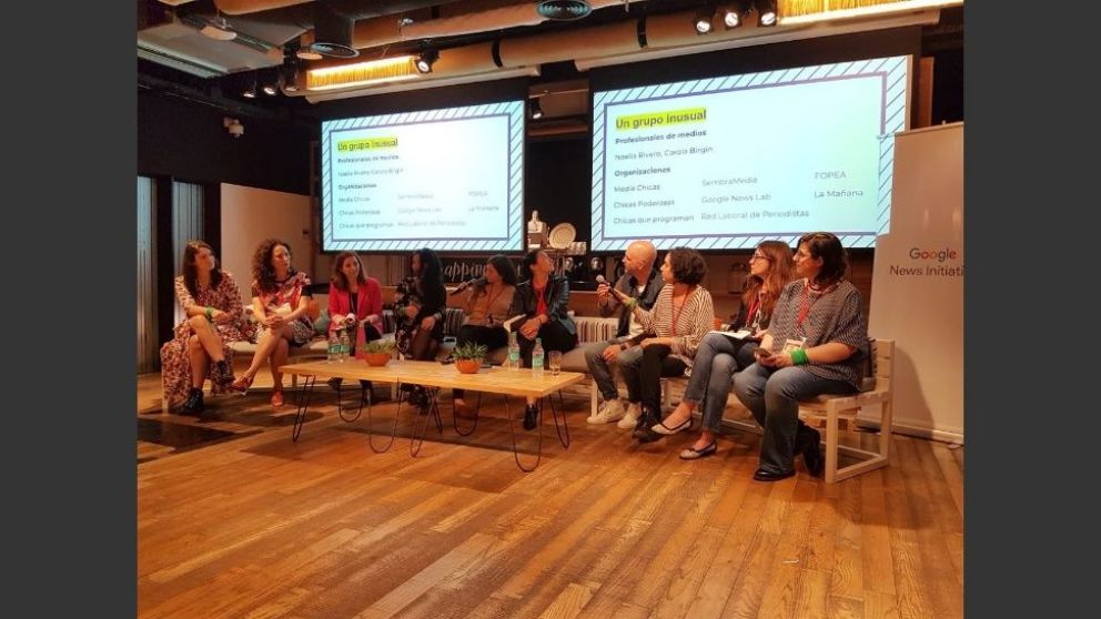 Durante la reunión se compartió una encuesta sobre la situación laboral de las mujeres en periodismo
