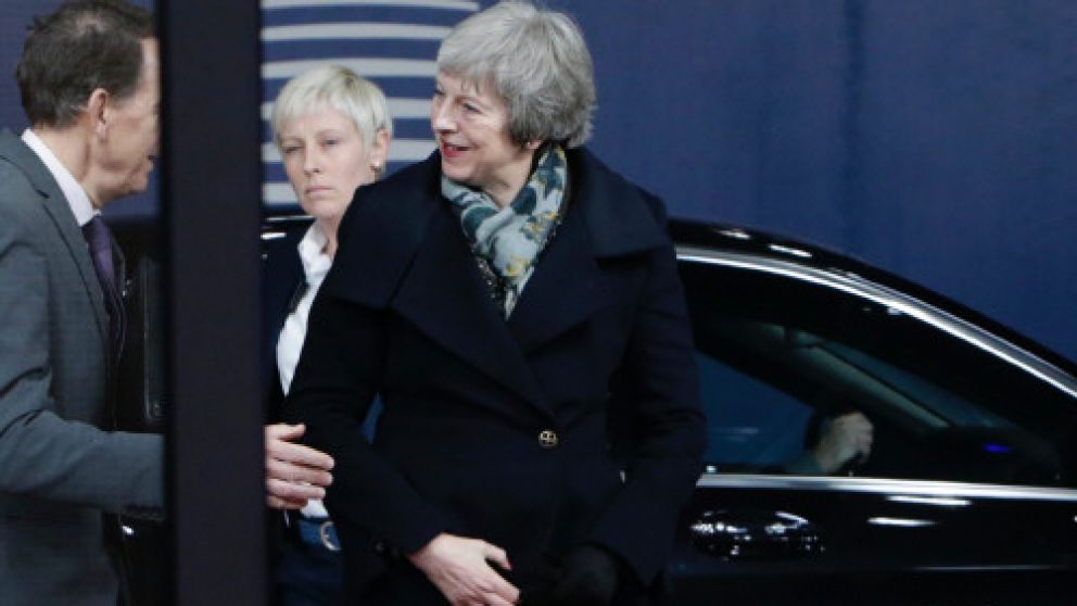 Theresa May enfrenta cuestionamientos y pedidos de moción de censura