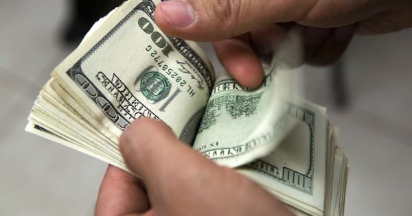 Dólar mayorista sube a $1.440,50 y riesgo país alcanza 495 puntos