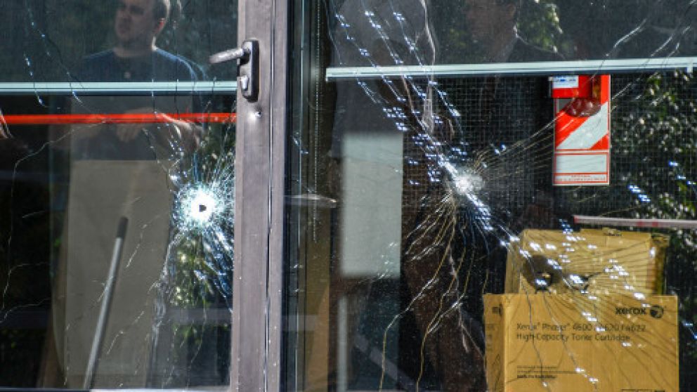 El gobernador confió en identificar a los atacantes