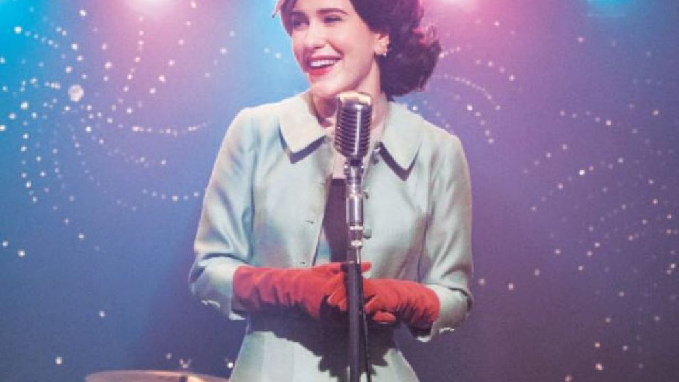 Mrs Maisel enfrenta sus demonios y los transforma en carcajadas