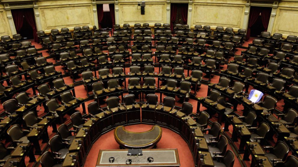 El proyecto apunta a endurecer las penas de los delitos que se cometan en espectáculos deportivos