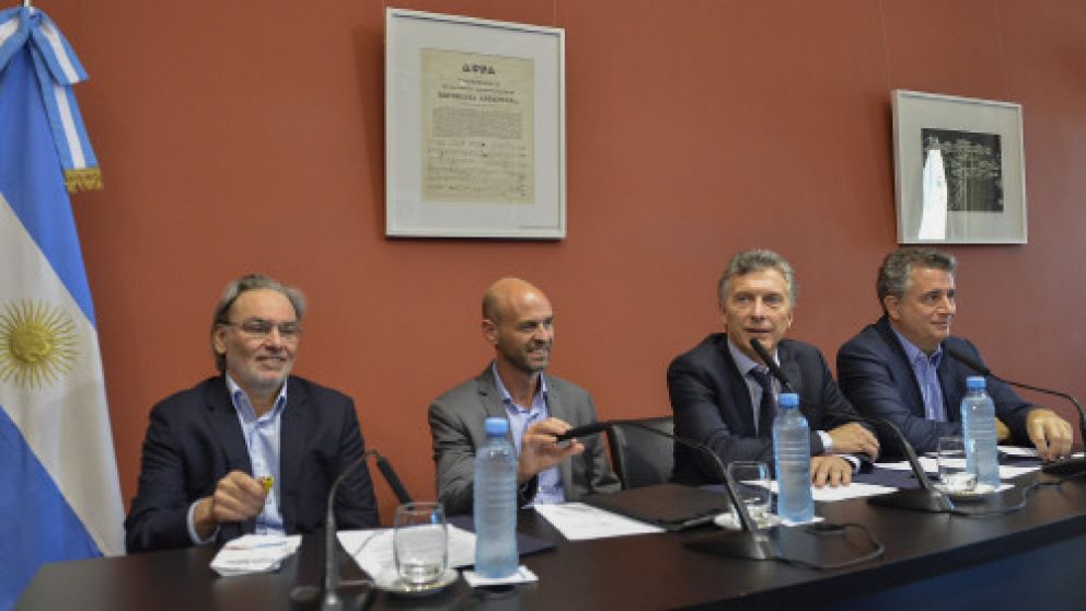 Macri encabezó la mesa forestal, con empresarios y gobernadores