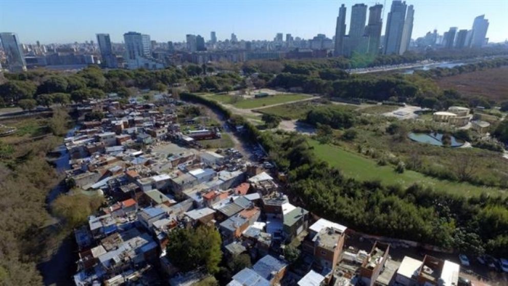 Otorgan crédito por u$s100 M para mejoras en tres villas porteñas
