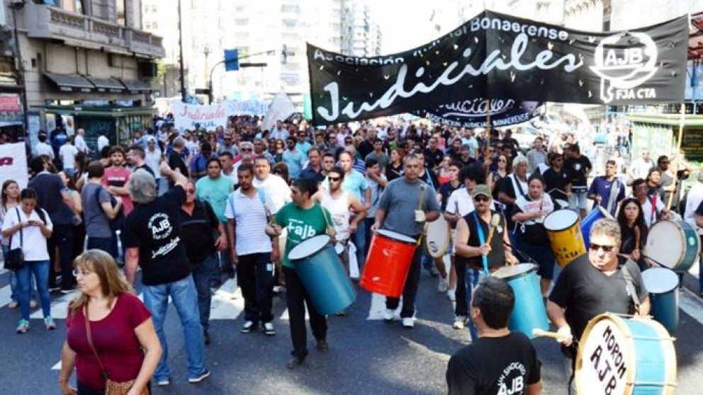 Judiciales bonaerenses rechazaron la oferta salarial del gobierno