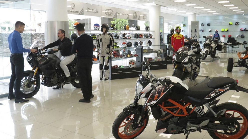 Las ventas de noviembre bajaron 53,6 por ciento