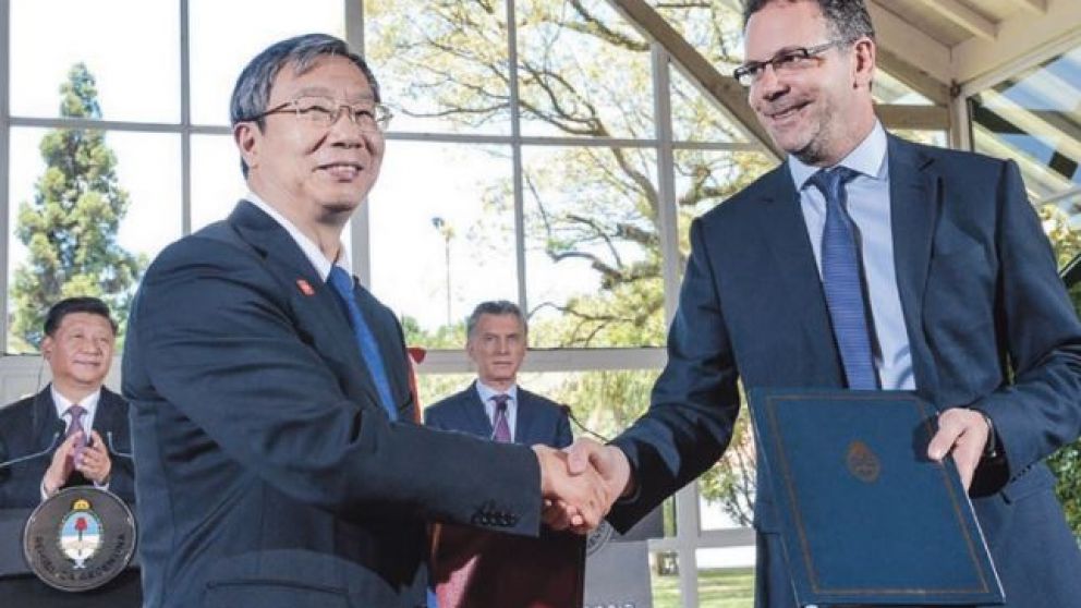 Gang Yi y Sandleris firmaron ayer el acuerdo por el nuevo swap