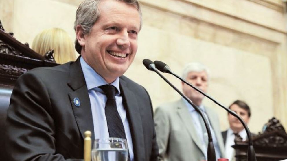 Emilio Monzó seguirá un año más como presidente del cuerpo