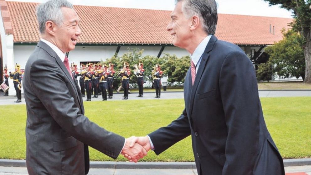 El primer ministro de Singapur y primera reunión oficial