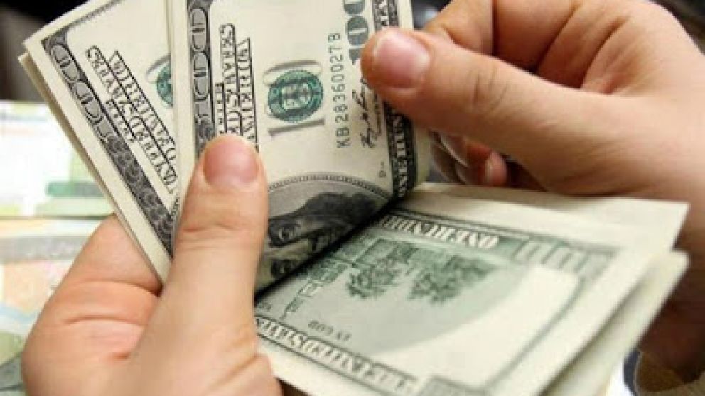 Por la licitaci�n de Leliq y la suba del real en Brasil, el d�lar retrocedi� 35 centavos