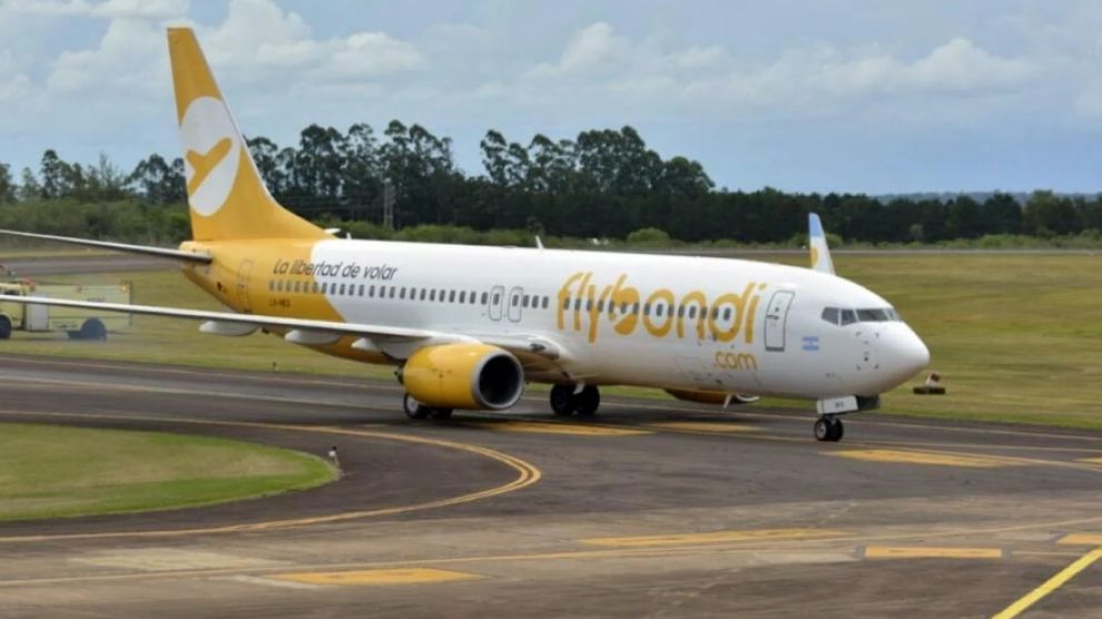 Flybondi ofrece cambio de vuelo a pasajeros que viajaron a ver la Superfinal