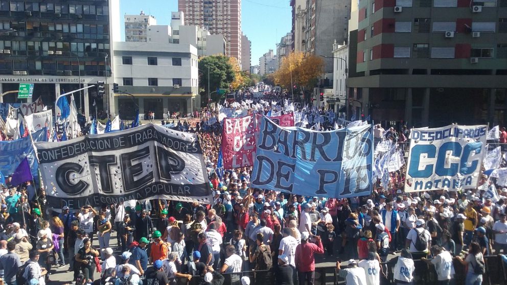 Movimientos sociales marchan en reclamo de justicia por dos asesinatos