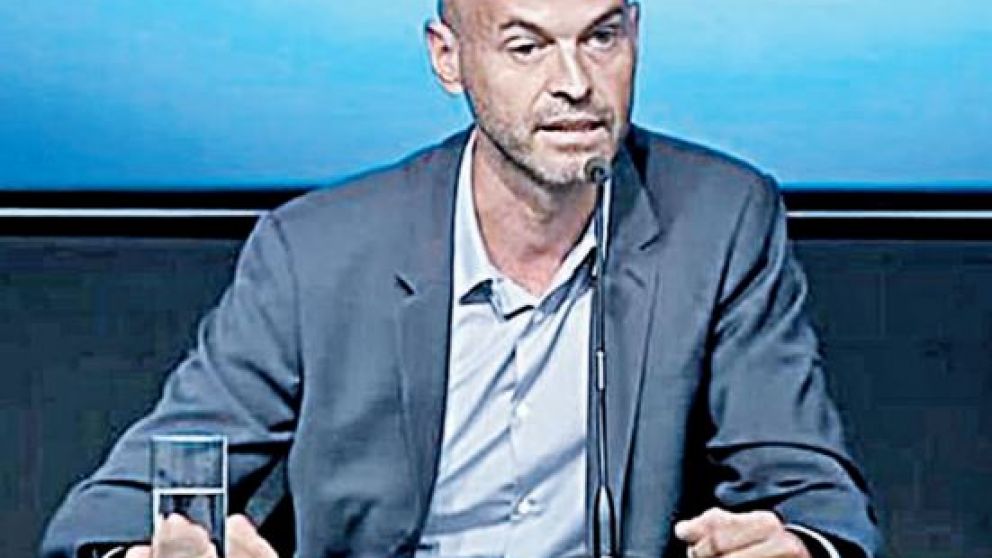 Dietrich pidió “reflexionar” a los gremios y levantar el paro