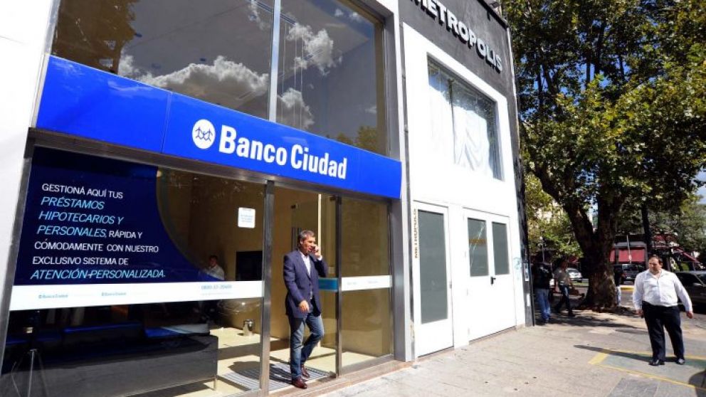 El gremio acusa a los bancos de no actualizar el salario tal como se había acordado en la paritaria.