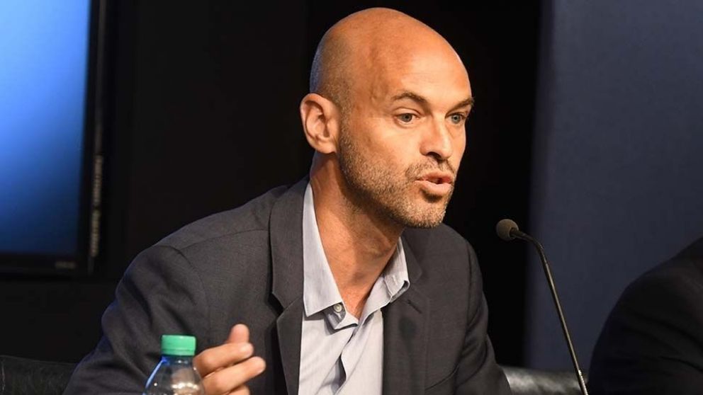 Dietrich pidió a los gremios que "levanten" el paro aeronáutico