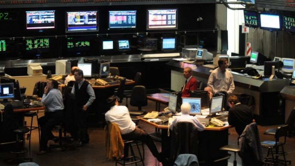 El Merval cerró al alza y el riesgo país quebró los 600 puntos