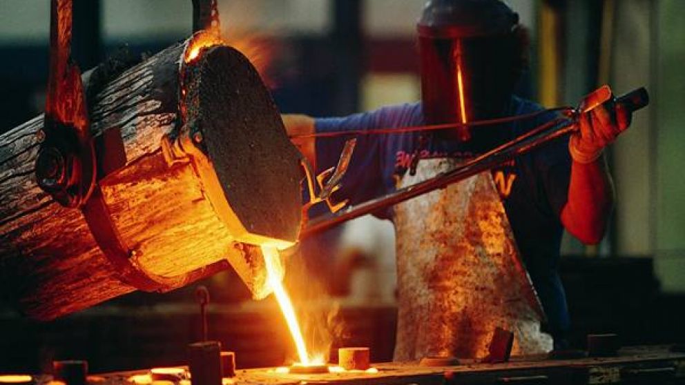 La producción de acero se mantuvo casi estable