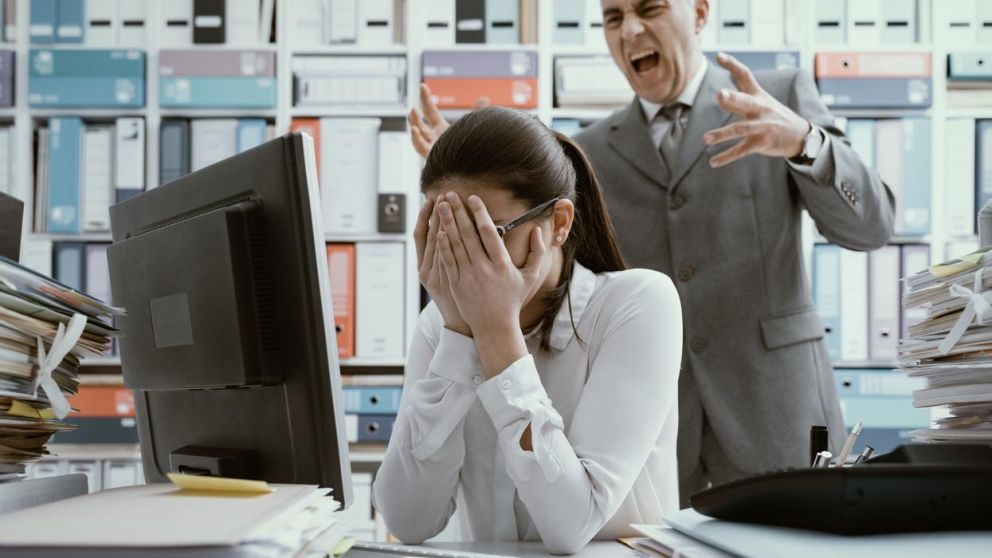 Gremios internacionales piden ley para frenar la violencia contra la mujer en el trabajo