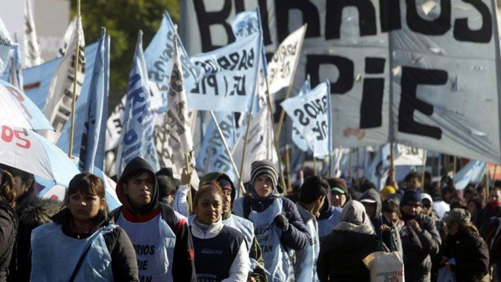 Cortes y ollas populares en rechazo al recorte en programas sociales