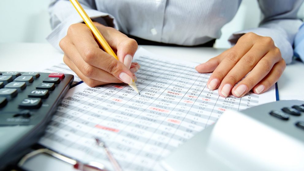 Por un vacío legal, el bono de fin de año podría obligar a pagar Ganancias