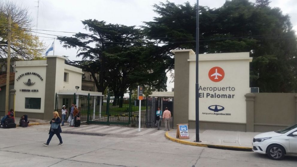 Habilitan el aeropuerto "El Palomar" para vuelos internacionales